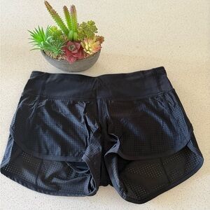 lululemon Black speed Shorts 2.5in